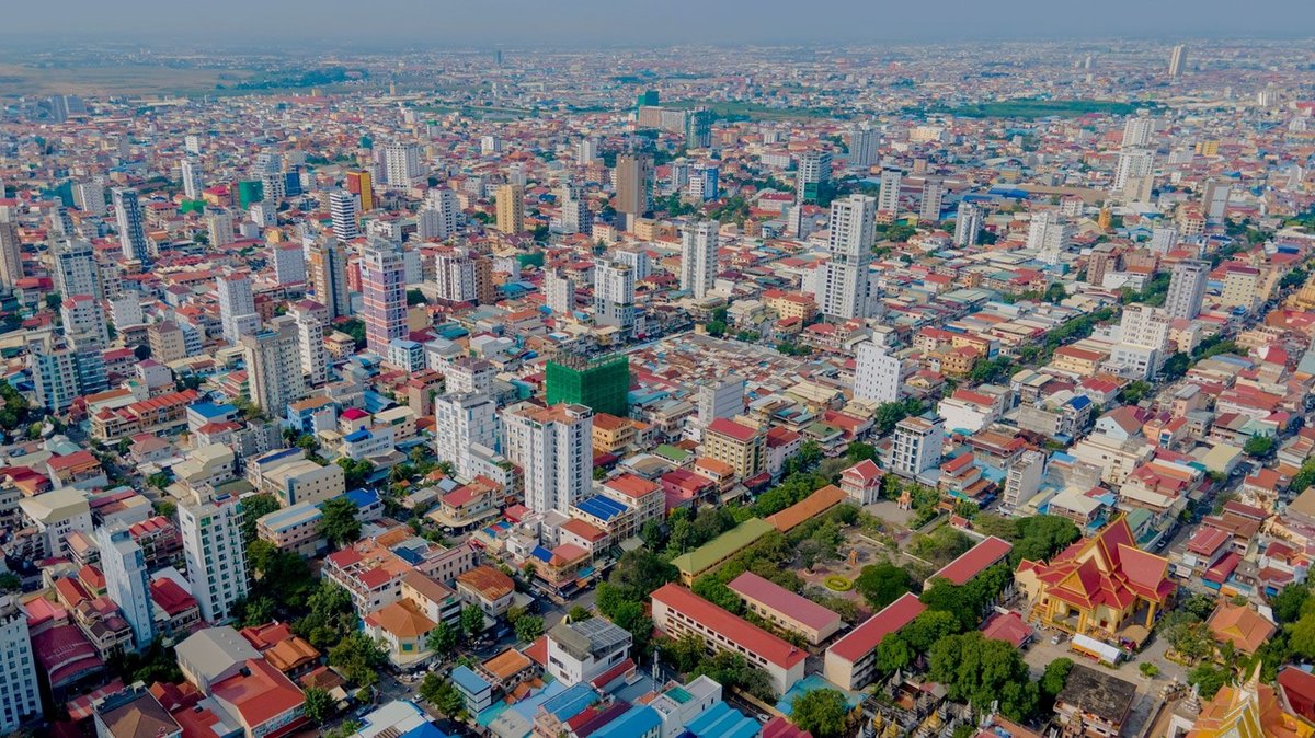 Toul Tom Poung street scene